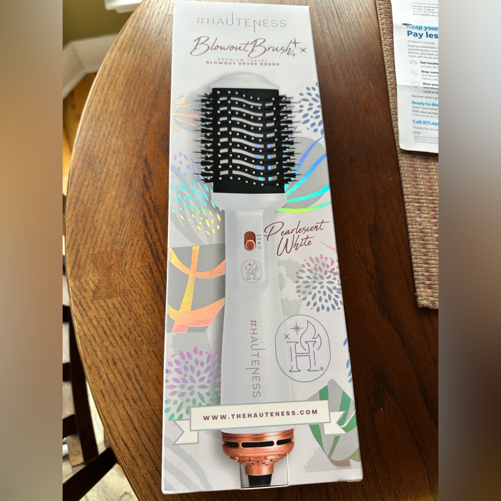 ✨ NIB Hauteness Pearlescent Blowout Brush – Hair Dryer & Volumizing Styler ✨